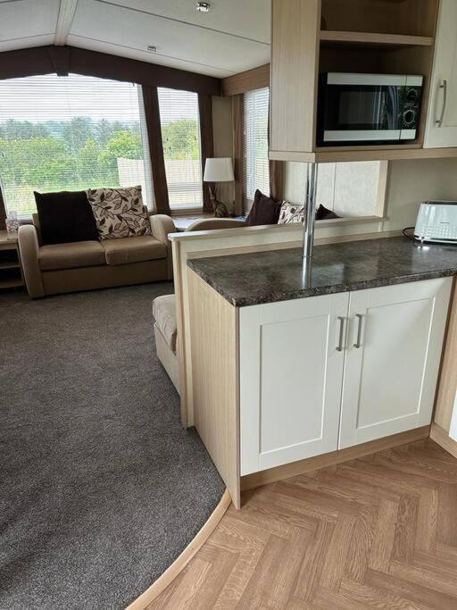 Red Squirrel Holiday Home In The Countryside, 10 Mins To Lligwy Beach Llandyfrydog Exterior foto